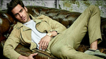 HOW TO WEAR A WHITE T-SHIRT WITH STYLE